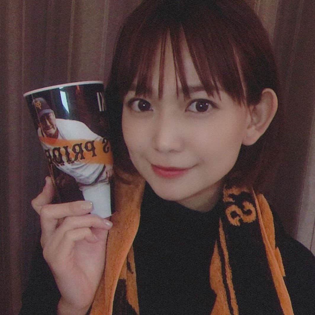 インスタ野球女子【公式アカウント】さんのインスタグラム写真 - (インスタ野球女子【公式アカウント】Instagram)「⭐︎ おはようございます☀ 今回は#ジャイアンツ女子 をご紹介です♡ ・ とっても美人さん🥰🧡 ・ @natsuki.otgo さんのアカウントも是非覗いてみてください✨* ・ インスタ野球女子ではプロ野球を観戦、応援している女性の方をRepostでご紹介させていただいています⚾* ・ みなさんも「#インスタ野球女子」をつけて投稿しよう！ 素敵な野球仲間が見つかるかも、、🙋！* ・ 素敵な投稿はリポストさせていただきます😘* ・ 次回もお楽しみに～～👋👋 ・ #ジャイアンツ#読売ジャイアンツ #巨人#巨人ファン #巨人軍  #ジャイアンツ女子#ジャイアンツファン#東京ドーム  #野球グッズ#野球観戦 #かわいい #可愛い#美人#美女#女の子 #巨人ファンと繋がりたい  #ジャイアンツファンと繋がりたい  #野球好きな人と繋がりたい #giants#tokyodome#baseball#followｍe  #プロ野球ガールズ  ya」1月3日 11時28分 - baseball_girl_89