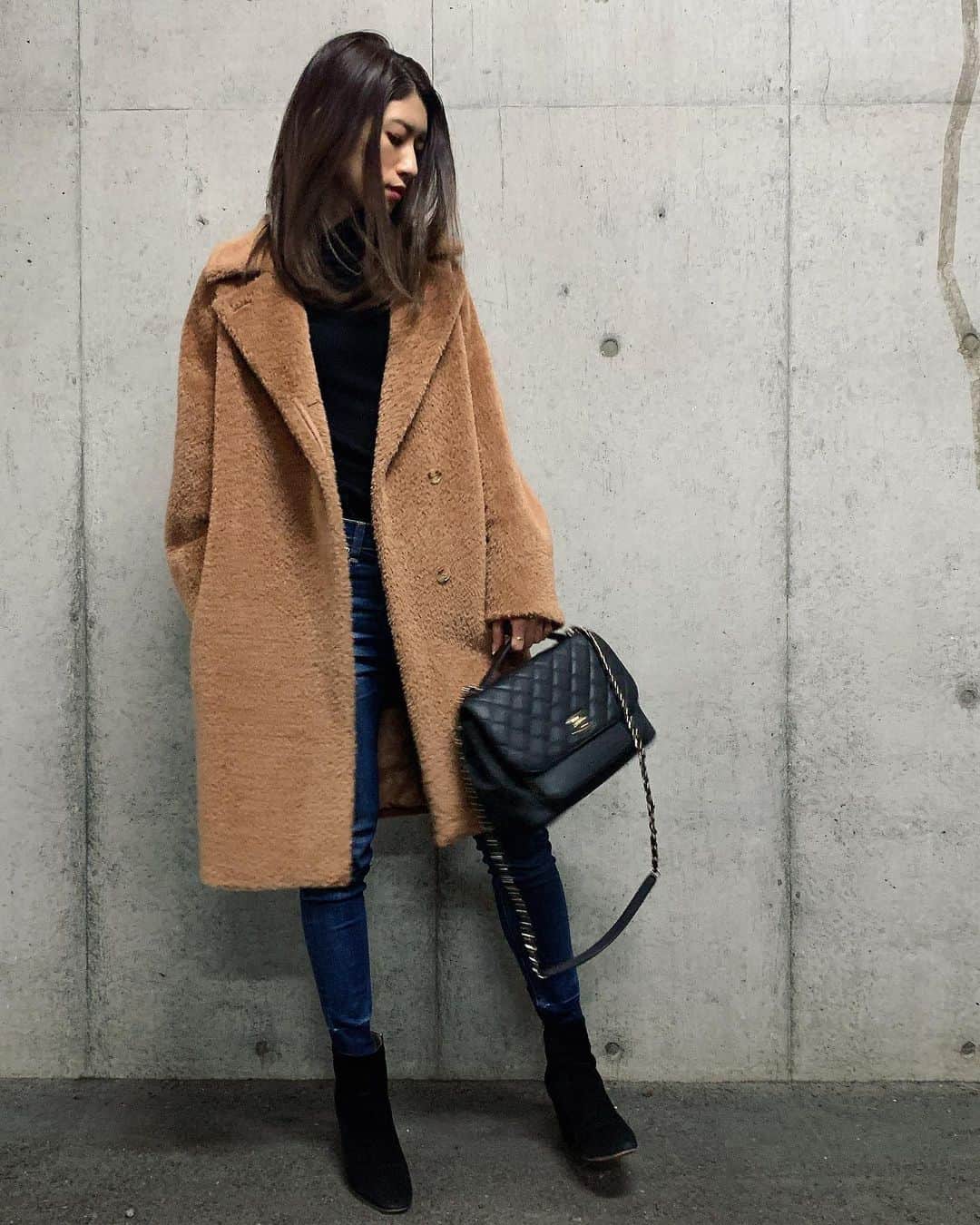 柳めぐみのインスタグラム：「. . 🧡🧡🧡 . 黒のタートルと黒のブーツは毎年マストアイテム。  #outfit #wardrobe  #大人スタイル #大人コーデ  #カジュアルコーデ #シンプルコーデ  #シンプルスタイル  #デニムスタイル #デニム大好き #シンプル大好き」