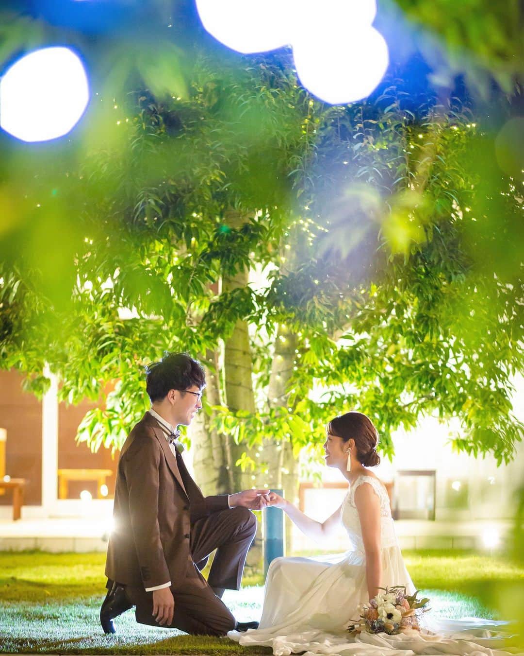 結婚式場ブランレヴュー宇都宮アクアテラスのインスタグラム：「.﻿ ナイトガーデンでロマンティックに＊﻿ ﻿ 輝くイルミネーションに包まれながら﻿ おしゃれな海外映画のような写真を﻿ ﻿ 幻想的な瞬間を残しませんか？﻿ ﻿ ----------------------------------------﻿ ﻿ 今日からのブライダルフェアは新春BIG！﻿ ご来館限定でギフト券最大10000円！﻿ ﻿ 【お正月限定の豪華特典盛り沢山❤︎】﻿ ﻿ ﻿ 詳細は下記▽▽﻿ https://www.dearswedding.jp/blancrevue/fair/﻿ ﻿ リニューアルしたNewチャペルのご見学もお楽しみに♩﻿ ﻿ プロフィールからご覧いただけます！ @blancrevue_wedding」