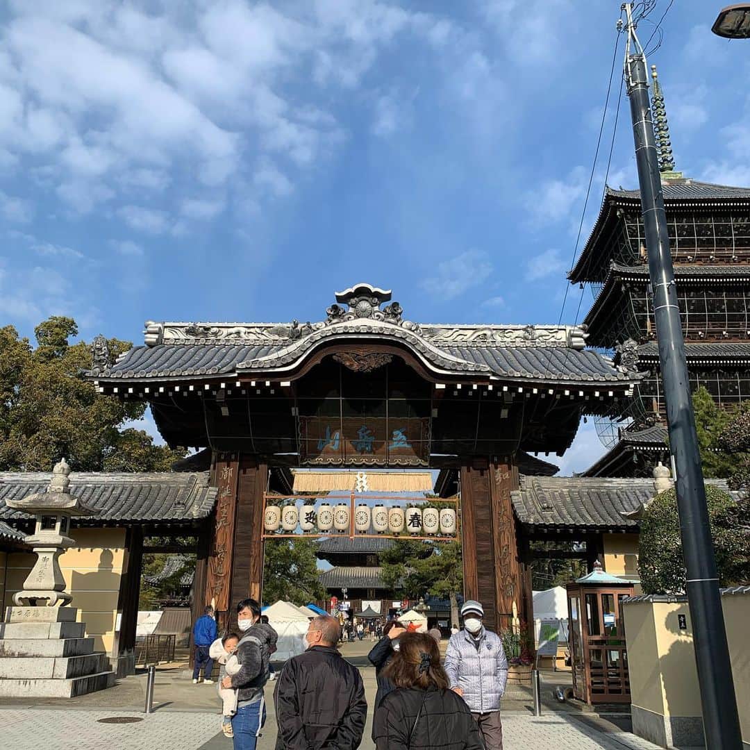 山田幸代さんのインスタグラム写真 - (山田幸代Instagram)「日をズラして初詣に行ってきました。 2019-2020-2021年のおみくじ全て大吉いただきました🙌🏻 2019年は浅草寺のおみくじなので、今回お参りしたお寺に返納しました。 2020年は太宰府天満宮のおみくじ、こちらは1番大吉⛩ 太宰府天満宮のおみくじは次回、福岡に行く時に返納いたします。  そして今回は、香川の総本山善通寺のおみくじ🙏🏻 六一番大吉。素晴らしい1年にできるよう精進して頑張ります。  今年もよろしくお願いします  #御神籤  #新年  #2021年  #善通寺  #太宰府天満宮  #浅草寺」1月3日 11時59分 - lacrosseplayer_sachiyoyamada