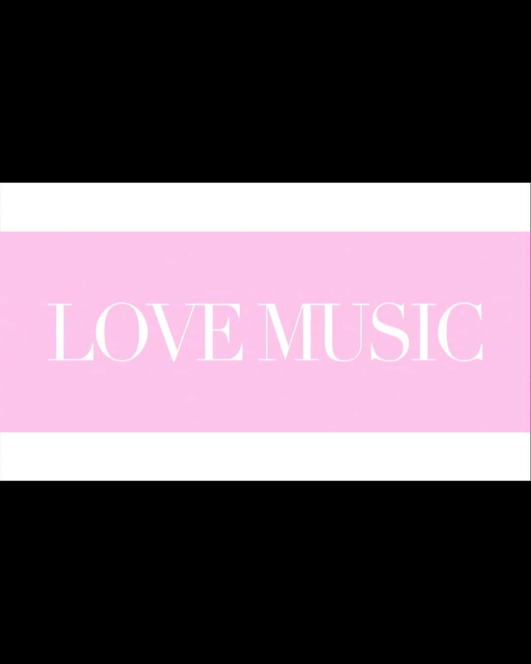 フジテレビ「Love music」さんのインスタグラム写真 - (フジテレビ「Love music」Instagram)「明けましておめでとうございます🎍🌅﻿ ﻿ 2021年も『Love music」を宜しくお願いします🙇‍♀️🙇‍♂️﻿ ﻿ 今年最初の放送は﻿ 1/10（日）24:30-25:25放送📺﻿ ﻿ ※地域によって放送日程が異なります。﻿ 各放送局のHPにてご確認下さい。﻿ ﻿ お馴染みのメンバー﻿ #やついいちろうさん﻿ #大谷ノブ彦（#ダイノジ）さん﻿ 番組ナレーター﻿ #アイクぬわら（#超新塾）さん﻿ #シャウラさん﻿ と一緒に2020年を振り返ります✨✨﻿ ﻿ ライブアーティストには﻿ コレサワさんが登場🎤🌸﻿ ﻿ お見逃しなく👀﻿ ﻿ #Lovemusic﻿ #ラブミュージック﻿ #フジテレビ」1月3日 12時01分 - lovemusic_fujitv