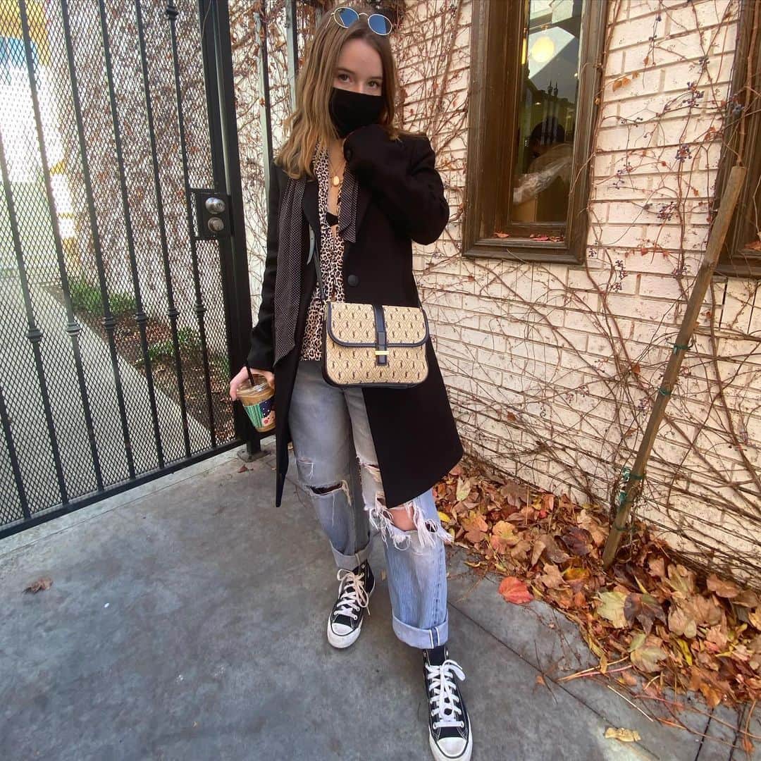 ケイトリン・ディーヴァーのインスタグラム：「thank you @anthonyvaccarello 🖤」