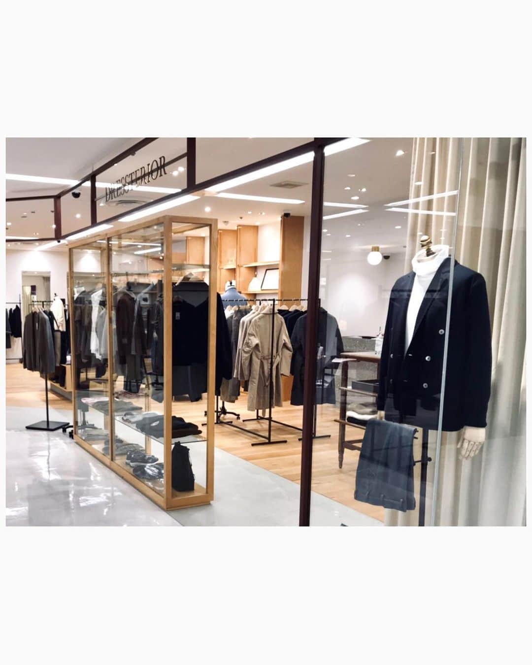 のインスタグラム：「" SALE RECOMMEND ITEM "   2枚目 スーパー100’sリバージャケット no,086-59006 ¥69,300(税込) → 30%OFF¥48,510(税込)  3枚目 フェイクムートンジャケット no,086-59013 ¥29,700(税込) → 30%OFF¥20,790(税込)  4枚目 ローゲージロングニットカーデ no,086-19010 ¥24,200(税込) → 40%OFF ¥14,520(税込)  #dressterior #dressterior_official #dressterior_men #ドレステリア」