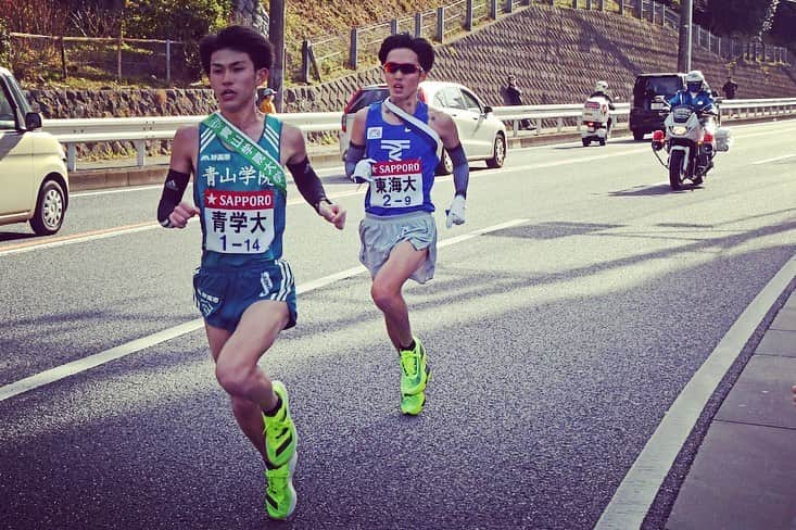 東海大学（公式）のインスタグラム：「【箱根駅伝9区】 #長田駿佑 選手が5位でタスキリレー🎽✨ 最後竹村選手ファイトです🏃‍♂️👍 引き続き #東海大学 の応援をよろしくお願いします🙏 (写真提供＝陸上競技部駅伝チーム) #GoTOKAI #箱根駅伝2021 #東海大学 #長田駿佑」