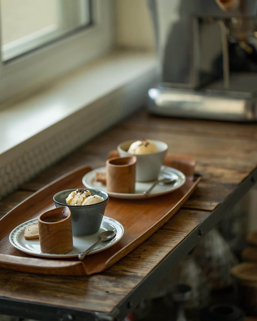 cafe_no_maのインスタグラム：「Happy new year to everyone! Enjoyed affogato with sweet red bean paste . あずきアフォガード コーヒーの微粉を添えて。 . あずきをたくさん炊いたので とりあえずカフェノマの定番おやつに。 . 2021年が明るい一年となりますように心から願います。 今年もどうぞよろしくお願いします!」
