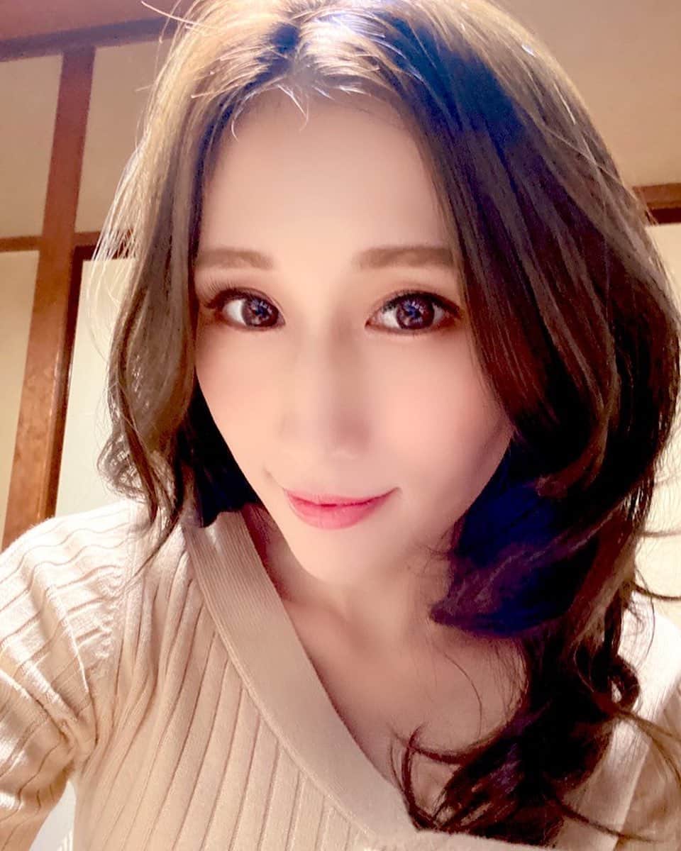 JULIAさんのインスタグラム写真 - (JULIAInstagram)「♡♥︎ Good morning 🤗have a nice day 🌅 早安😊祝你愉快🌅」1月3日 12時37分 - julia_cmore_official