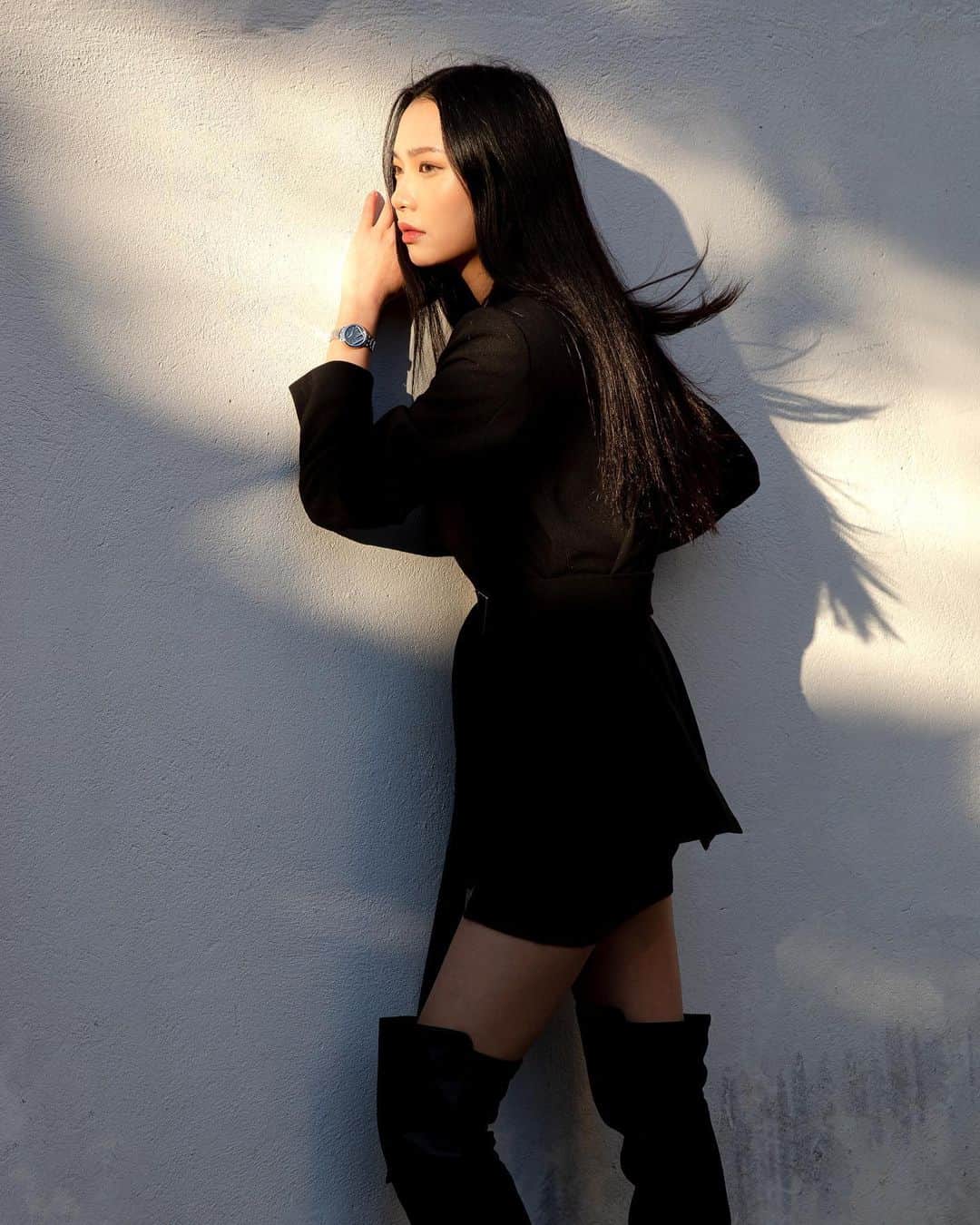 가로수길 , Seoulのインスタグラム：「Street @hihanlee 🔥 요즘은 햇살 찾기가 참 힘들다😕」