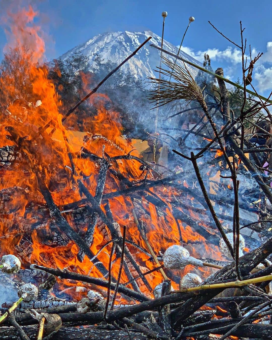 phantastic420さんのインスタグラム写真 - (phantastic420Instagram)「. 🤩🤩“Shizuoka” prefecture in Japan is a place where you can see the most “phantastic” Mt. Fuji🗻 in the world.🤩 #富士山 #mtfuji #japan #shizuoka #fujinomiya  #宮すた #miyasta @fujinomiyacity  #phantastic420photography #mostphantasticmtfuji #selamatpagi  #goodmorning  #おはようございます  #สวัสดี 🙏#สวัสดีครับ 🙏🇹🇭😇😇😇😇😇🗻😇😇😇😇 🇹🇭#Thailand now 🤣#サワディーカップ 🙏#サワディー 🙏 #สวัสดีปีใหม่ 🙏🇹🇭 #happynewyear 🎉🍾 #あけましておめでとうございます ⛩🎍 良い年になりますように🙏 Pray for world peace.🙏」1月3日 12時46分 - phantastic420