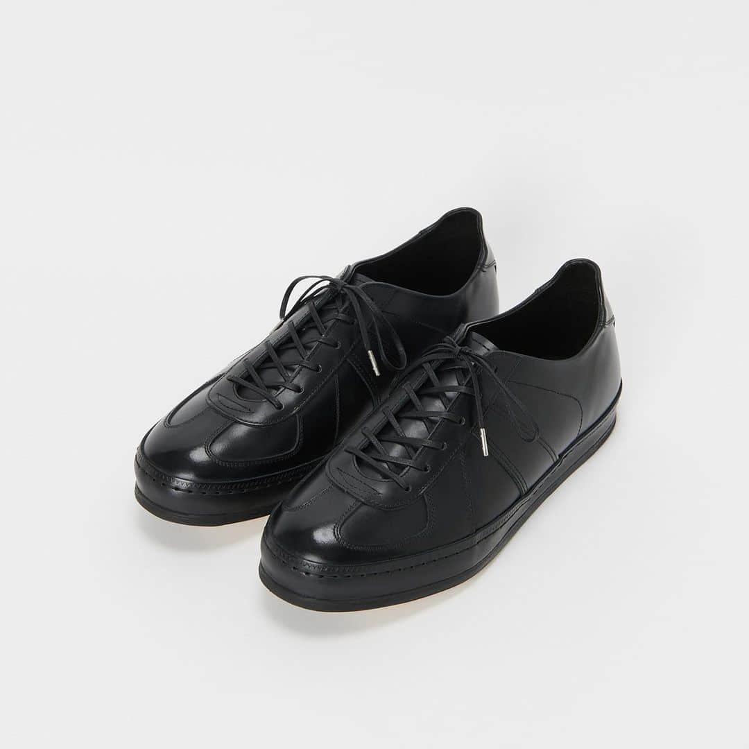 エンダースキーマのインスタグラム：「2021ws(winter/spring) will be at stores from the 9th of Jan﻿ *flagship stores @sukima_shop and retailers in Japan﻿ *abroad mid Mar﻿ ﻿ model: german dress trainer﻿ color: black, black/white, dark brown﻿ ﻿ #henderscheme #2021ws」