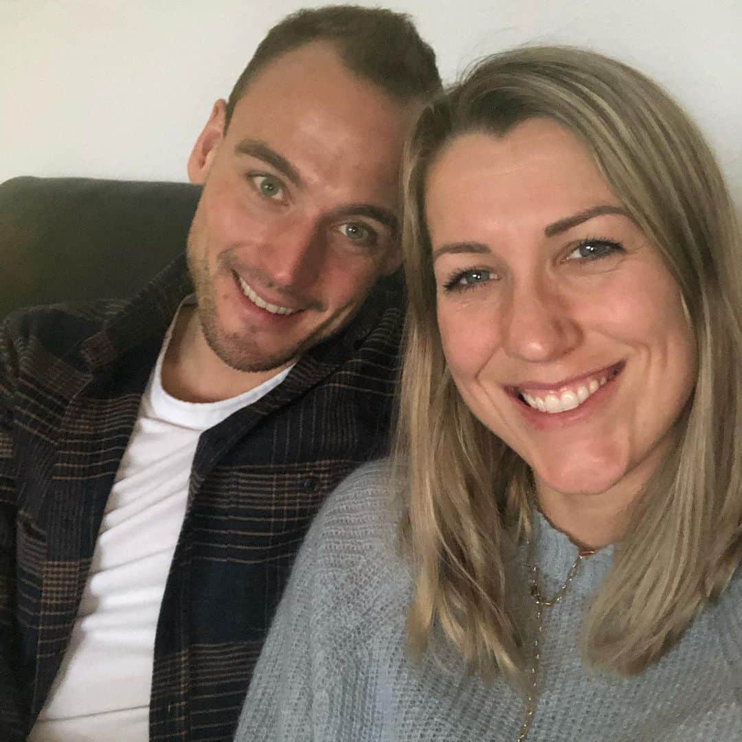 Verena Faisstのインスタグラム：「Happy Sunday 🙂 Ich hoffe ihr seid gut ins neue Jahr gestartet 🍀 Wir sind ganz gemütlich mit der Familie meines Mannes in 2021 reingeschlittert 😎 Und ihr so?  #happynewyear #newyearsamegoals #forabetterone #thanks2020 #wecanlearnfromit ✌🏼」