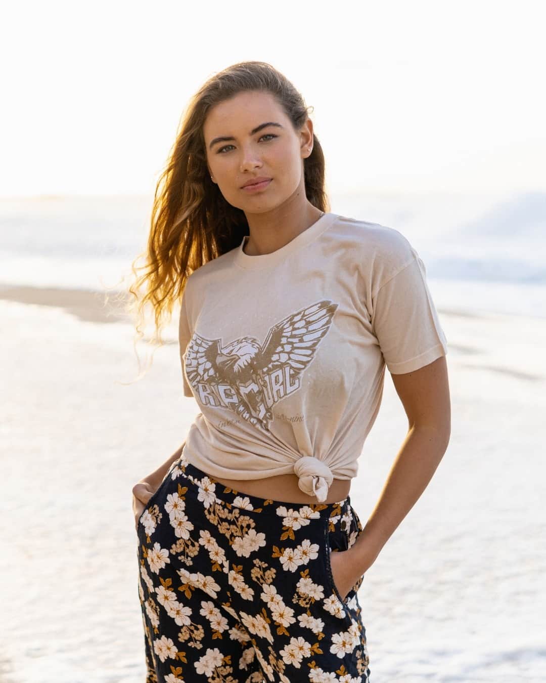 Rip Curl Australiaさんのインスタグラム写真 - (Rip Curl AustraliaInstagram)「Starting of 2021 with fresh surf threads, don't mind if we do. ⁠ ⁠ @_leahthompson wears the Marigold Rock Tee.」1月3日 18時35分 - ripcurl_aus