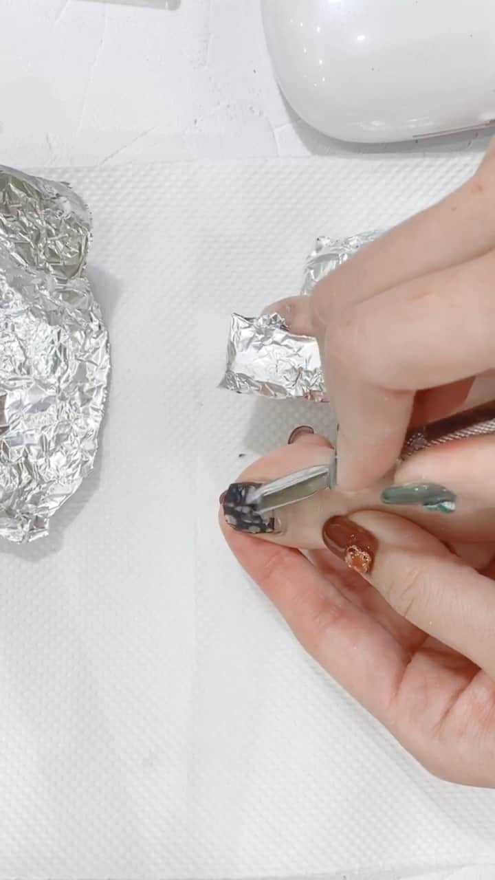 なかやまちえこのインスタグラム：「オフ続き。remove gel.⠀  PREGEL・Betty gel・きまぐれキャット・PREANFA・PREXY商品は、ネイリストの方は↓ ⠀ プリモール @nail_premall ⠀ http://gelnailshop.com/ ⠀ ⠀ キャンディポケット @candypocket_official ⠀ http://www.beautysupport.jp/sm/script_main/shoptop.php ⠀ ⠀ セルフの方は↓ ⠀ ジョイアート @joyartofficial ⠀ http://joyart.biz/ ⠀ ⠀ にて購入頂けます☺️⠀⠀  ⠀ @pregelofficial @bettygel_official ⠀  #nail #nails #nailart #ネイル #美甲 #ネイルアート  #japanesenailart #manucure #japanesenails #manicurist #gelnails #أظافر #네일아트 #미용 #vẽmóng #footnails #フットネイル #ペディキュア #pedicure」