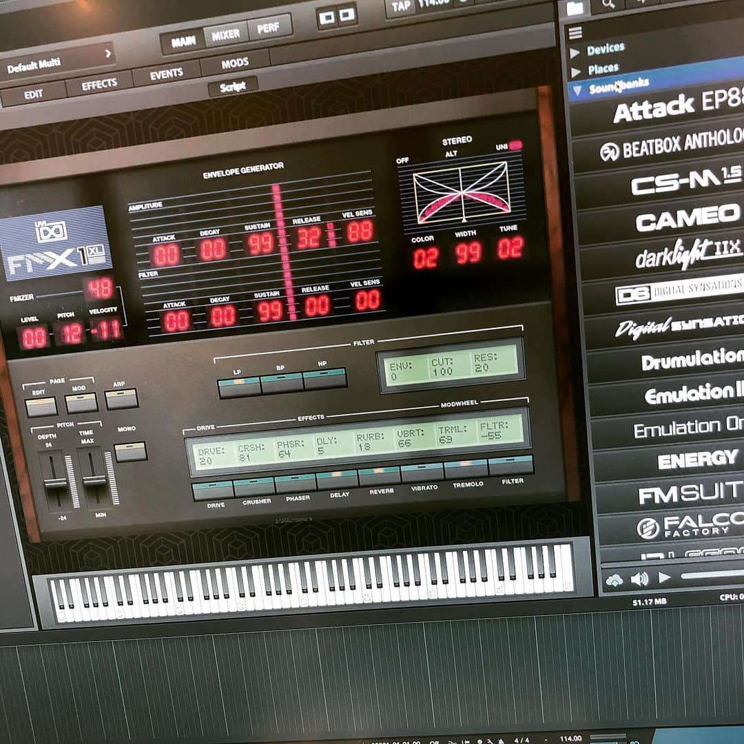 上杉洋史のインスタグラム：「I added UVI Falcon to my studio. #falcon #uvifalcon #uvifalcon2 #mystudio #studioone #studioone5 #softsynth」