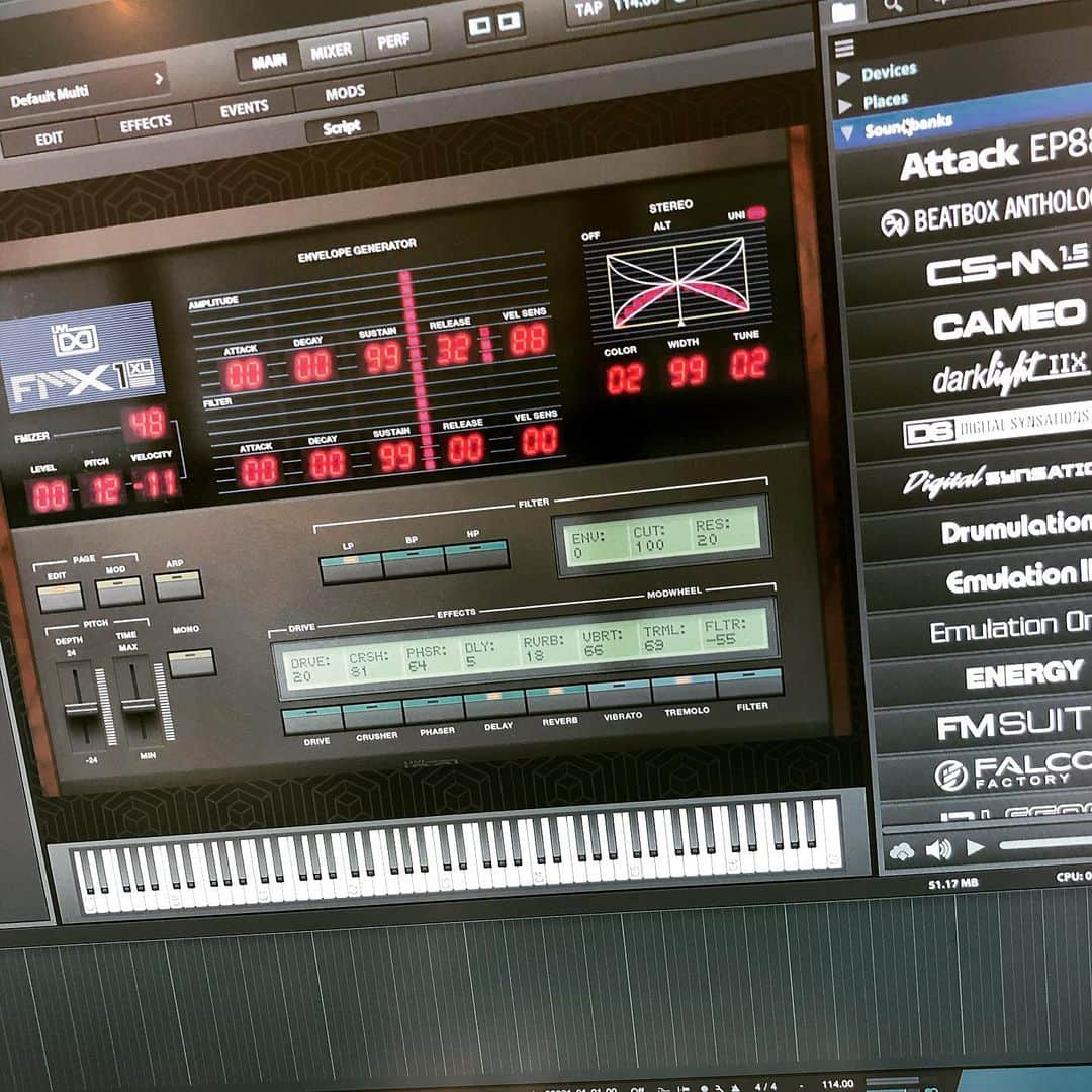 上杉洋史さんのインスタグラム写真 - (上杉洋史Instagram)「I added UVI Falcon to my studio. #falcon #uvifalcon #uvifalcon2 #mystudio #studioone #studioone5 #softsynth」1月3日 13時13分 - uesugihiroshi