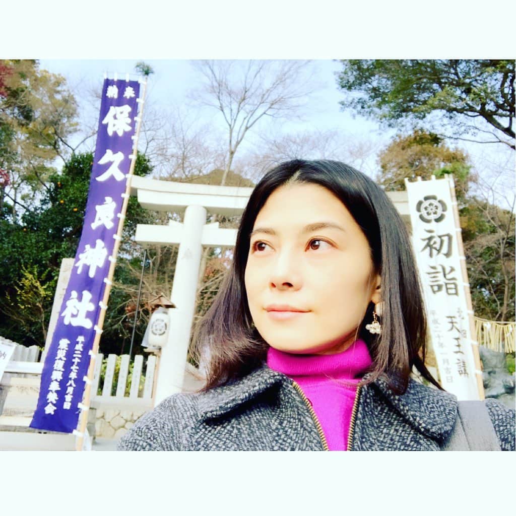 のインスタグラム：「昨年🐭初めて知った『カタカムナ』 私の地元、神戸⚓️ 子供の頃から良く行っている馴染みのある保久良神社⛩山の上にあります⛰ そこがカタカムナの発祥の地だったなんて そんな事全く知らなかった😳✨ 無意識で繋がっていたんだなぁ☺️とびっくりしました✨ 今年も初詣に🙏💛 ２０２１年🐮大吉でのスタートです🌈❤️✨  #お正月#初詣#保久良神社#大吉#おみくじ#素敵#愛#感謝#beautiful#fun#good#friend#happy#love#happiness#good#smile#Kobe#japan」