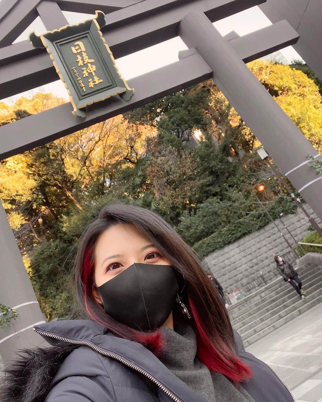 矢部あやのインスタグラム：「あけましておめでとうございます🎍 昨日、初詣に行ってきました！ おみくじは小吉でしたが結構良いこと書いてある気がするので今年も焦らず頑張ります。 ・ #初詣 #おみくじ #日枝神社」