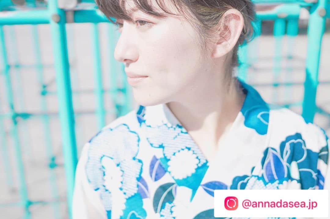 旭桃果のインスタグラム：「Photo by @annadasea.jp   model:﻿ @m0m0ka_asahi ﻿ ﻿ location:東京都﻿ #日常を紡いでく ﻿ #あの日の心を映して ﻿ #vague_memories ﻿ #스냅 ﻿ #月刊8月のクリスマス ﻿ #indy_photolife ﻿ #season_girls_collection ﻿ #somewheremagazine ﻿ #rox_captures ﻿ #todays_blue_collection ﻿ #portraitofjapan ﻿ #スクリーンに恋して﻿ #その瞬間に物語を ﻿ #写真投稿日記 ﻿ #なんでもないただの道が好き ﻿ #ノスタルジーな瞬間を ﻿ #HUEART_life ﻿ #good_portraits_world ﻿ #jp_mood ﻿ #tokyocameraclub ﻿ #as_archive ﻿ #the_diary_of_pale_memory ﻿ #classicmagazine ﻿ #screen_archive ﻿ #jp_portrait部﻿ #arlettemagazine ﻿ #デジタルでフィルムを再現したい ﻿ #私の写真もっと広まれ﻿ #indies_gram ﻿ #人像攝影」