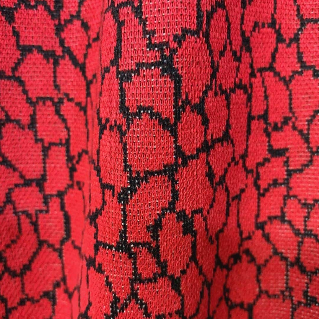 i nouさんのインスタグラム写真 - (i nouInstagram)「. SOLD.  red scale pattern easy pants  こちらの商品のお問い合わせは1月4日以降順に承ります。 #inou_vintageclothing」1月3日 13時23分 - inou_vintageclothing