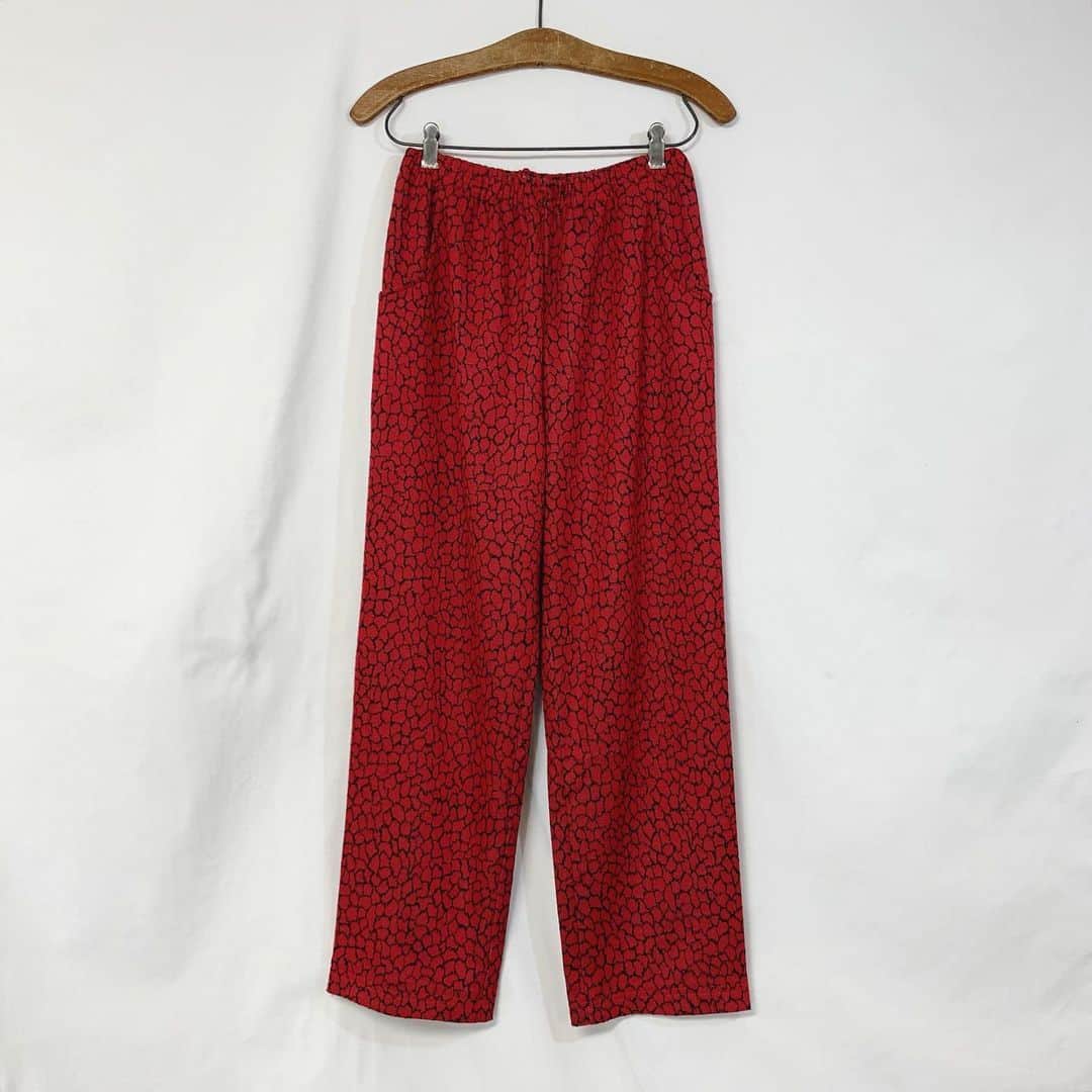 i nouのインスタグラム：「. SOLD.  red scale pattern easy pants  こちらの商品のお問い合わせは1月4日以降順に承ります。 #inou_vintageclothing」