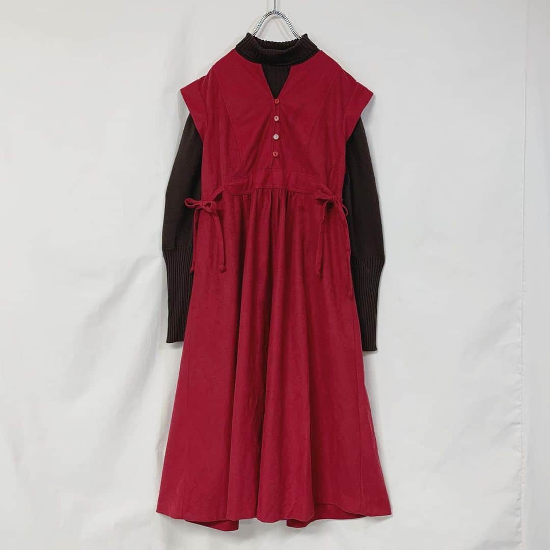 i nouのインスタグラム：「. SOLD.  ultra suède fabric framboise red onepiece  こちらの商品のお問い合わせは1月4日以降順に承ります。 #inou_vintageclothing」