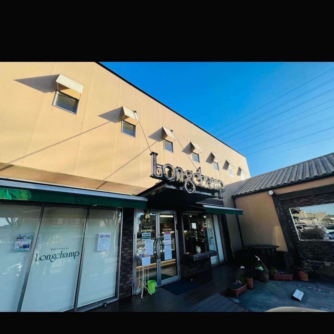 藤平尚真のインスタグラム：「. 地元で1番好きなケーキ屋さんが 1月31日で閉店してしまいます‼︎  お祝い事やプレゼントなどする時に ケーキやお菓子などを買ってました🎂  閉店まで日数は少ないですが 是非皆さん足を運んでみてください✨ #Longchamp」
