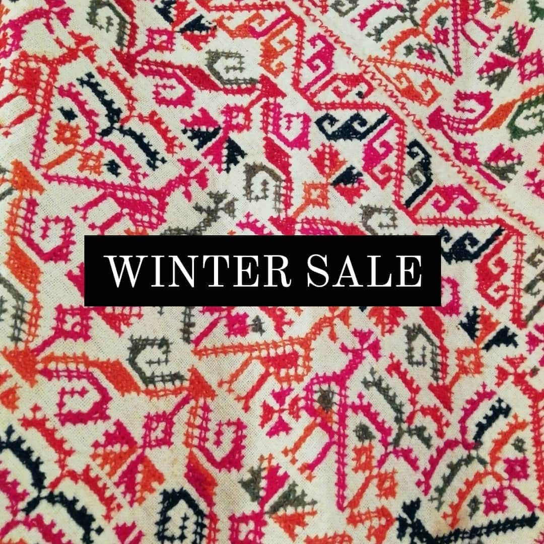吉祥寺 古着屋 Orfeoのインスタグラム：「.  本日よりWINTER SALEがスタートいたします。 冬物20～50％OFFと大変お買い得となっております。 ぜひお越しくださいませ！  #orfeo #kichijoji #tokyo #vintage #used #fashion #coordinate #outfit . . 年末年始の営業時間 . 12/29～1/2  CLOSE 1/3～  12:00～20:00 . .  お問い合わせはインスタグラムのプロフィール掲載のメールアドレスにお願いいたします。お返事は1/4以降になることをご了承ください。 . またコメント、DMでのお問い合わせは受け付けておりませんので併せてご了承ください。 ONLINE SHOPの商品も店頭にてご購入頂けます。気になる商品がございましたらスタッフにお声掛けください。  新型コロナウィルス感染拡大防止策を徹底した上で営業をしております。マスクの着用、入店時にアルコールでの消毒をお願いいたします。」