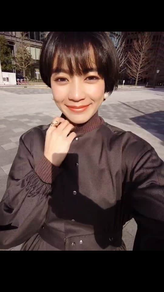 平アスカのインスタグラム：「@lildor_official 新作撮影〜👗 一型で何パターンも着回せるから撮影もたいへん！（笑） リルダール初売りは1/15（金）！ お楽しみに！ . 寒すぎて顔が痛かったよ、、 みなさんも体調には気をつけてくださいね。#lildor #リルダール #ワークアウト #ワークアウトに出かけるドレス #workout #training #yoga #dress #teshioni」