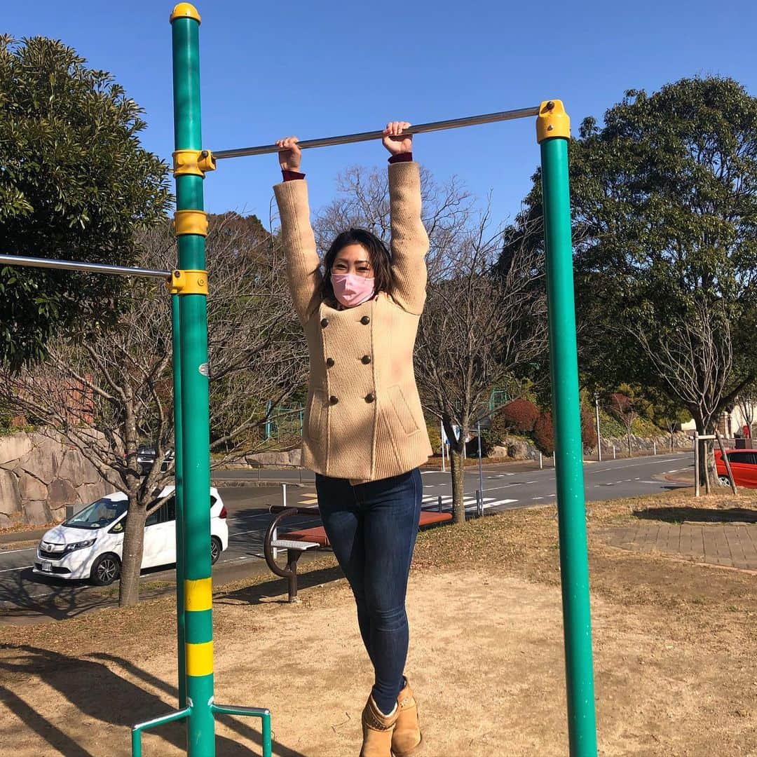 のインスタグラム：「遅ればせながら2021年 あけましておめでとうございます😊  家族で初詣に行き、【大吉】を引き当ててきました✨良い年にします😌♥️  今年もどうぞ宜しくお願い致します🙏🏼  ライブレッスンも明日から！ 新年の21 days チャレンジも明日から！  「今年は何か変えたい！変わりたい！」と思っている方も「何でも出来そうな気がする」と思っているその思いは気のせいじゃないです！  まずは始めてみることから、全てが始まります‼️  今年も皆さまのサポートできるように、信頼されるトレーナーになれるように、日々勉強、精進していきます!!!  Happy new year 2021!! 🙏🏼♥️🌅 xoxo  #happynewyear2021 #新年のご挨拶 #ラグリーフィットネスbyasami #ラグリーフィットネスjp #lagreefitnessbyasami #lagreefitnessinjapan #staystrongphysicallyandmentally #beyourownmotivation」