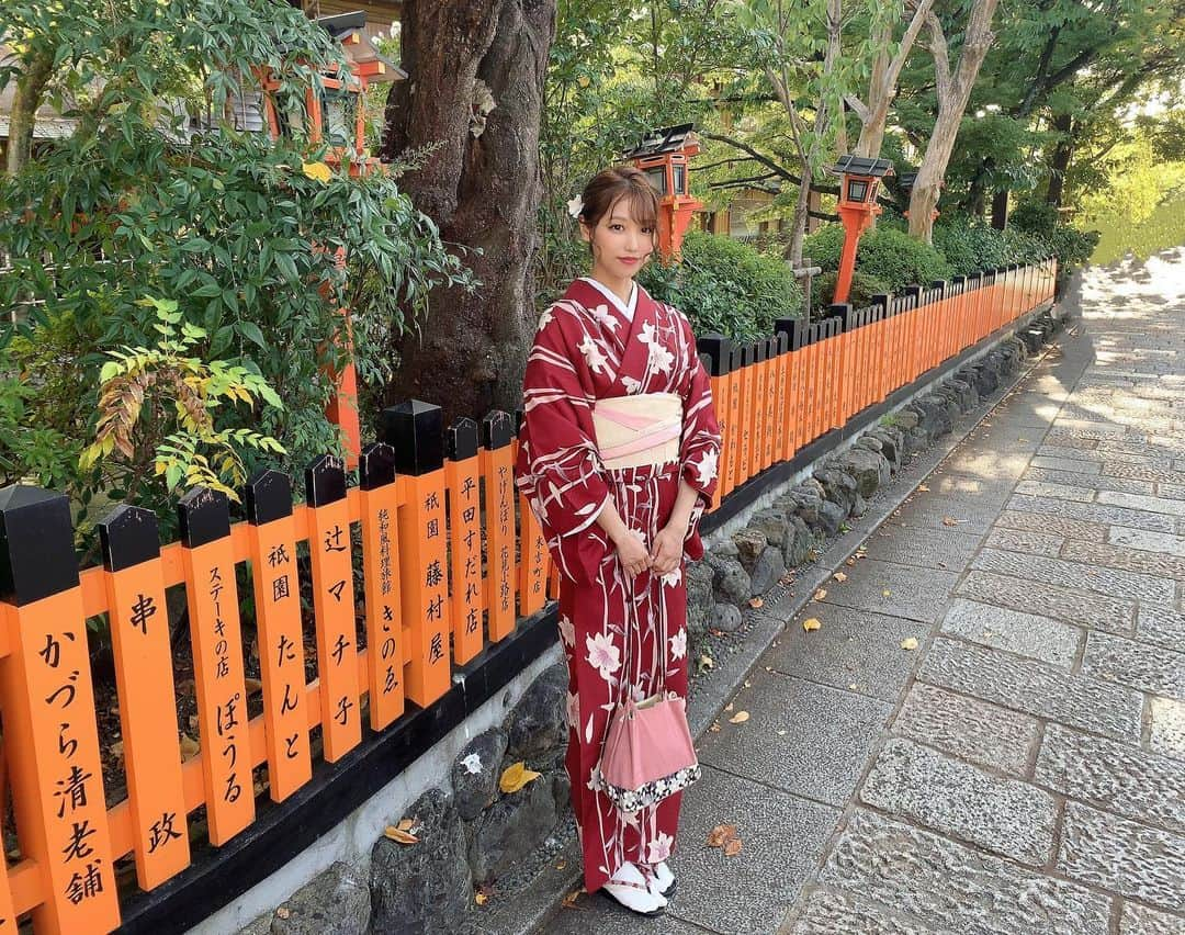 穐田和恵のインスタグラム：「新年あけましておめでとうございます🎍 皆さんにとって笑顔とご多幸溢れる年になります様に✨ ． . 2/13（土）令和華伝 単独公演 2/21（日）穐田和恵 生誕祭 3/10（水）𝓡 2nd single release 3/17（水）令和華伝 セカンドシングル「あっぱれ！ニッポン」徳間ジャパンよりメジャーリリース ． 詳しくはTwitterへ。 ． ．  今年もよろしくお願いします🐮💓 ． ． #2021 #丑年」