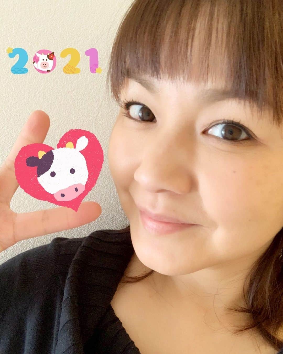 中澤裕子さんのインスタグラム写真 - (中澤裕子Instagram)「🎍🎍  あけましておめでとうございます。 ２０２１年丑年。  明るい気持ちで 思いやり感謝を忘れず 何事にも前向きに。  #年女です #今年はファンの皆さんに会いたいです #会えますように #交流」1月3日 13時54分 - yuko_nakazawa_