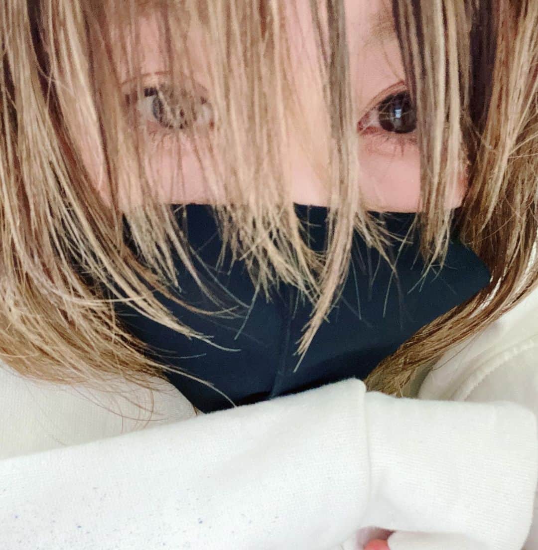 西山茉希さんのインスタグラム写真 - (西山茉希Instagram)「餅の伸びより感じるものは髪の伸び。  変えるんだ🎶 遊ぶんだ🎶  #自由な選択 #ヘアチェンジ  渋谷さん、 昨日決めました。 😏」1月3日 13時58分 - maki.nshiyama50