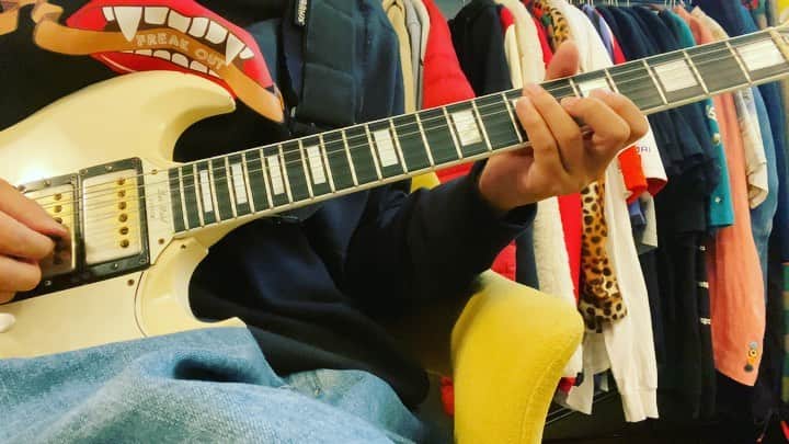 小野武正のインスタグラム：「お正月なので浮腫んできました。  #わしつなぎ #keytalk #気ぃ遠く #プルオーバーday7」