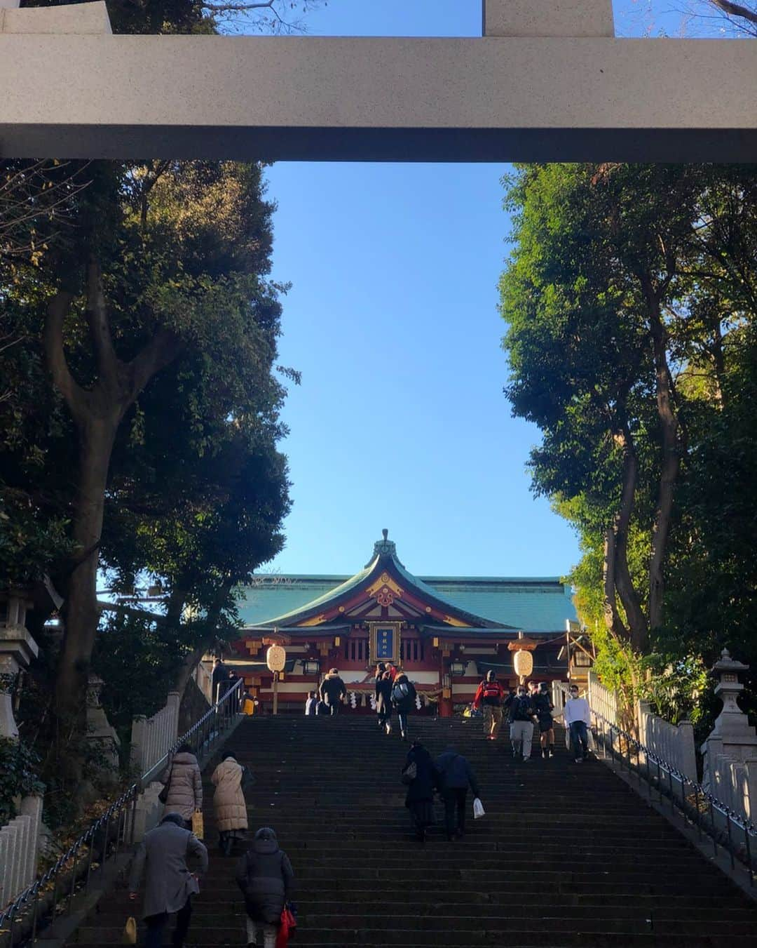 木下ココさんのインスタグラム写真 - (木下ココInstagram)「初詣⛩ 今年はタイミングをずらしての参拝。 年明けから毎日気持ち良い青空🌈  2021年に 沢山の希望を込めて🕊 ・ ・ ・ #初詣 #三ヶ日 #快晴☀️  #お正月」1月3日 14時01分 - cocot_chan