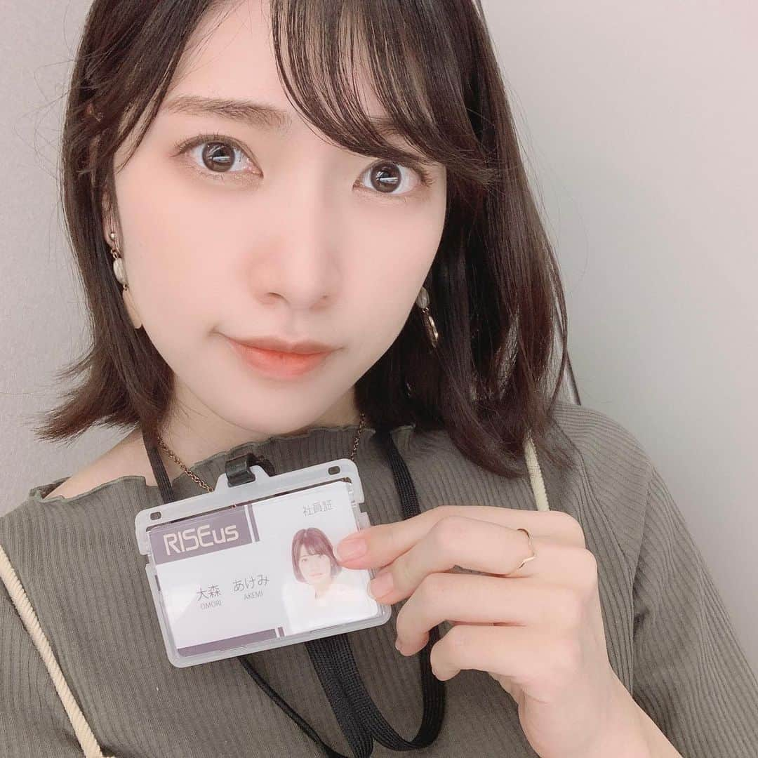 小林亜実さんのインスタグラム写真 - (小林亜実Instagram)「. 「逃げるは恥だが役に立つ ガンバレ人類！新春スペシャル！！」 少しですが、平匡さんの会社RISEusの社員として出演させていただきました！ . 大好きなドラマのスペシャルに、少しではありますがこうして関われたこと、本当に嬉しいですし 何よりおファンのみんなや、家族や友達みんなが見つけてくれて喜んでくれたのも嬉しかったです😌 作品も本当に素敵なお話で出演していなくても多くの人に見てもらいたい！と思うくらいでしたっ . またこうして嬉しいお知らせができるように今年も精進していきます。 事務所マネージャーさんにも本当に感謝です。 . 改めて2021年もよろしくお願いします🐮 . . #逃げ恥 #逃げ恥新春スペシャル」1月3日 14時18分 - koami112