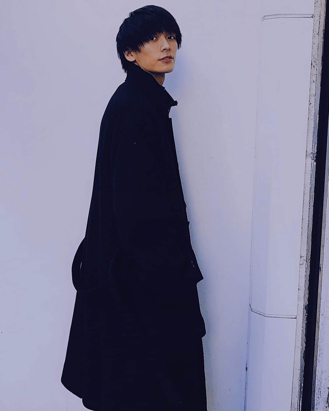 岡田隆之介のインスタグラム：「お正月はゆっくりできた✌︎ 明日からお仕事❗️ 今年はもっともっと頑張るぞー💪 . インスタ不慣れで余白切り取ってたら画像が縦長になって足元見切れちゃった😂 . . . . . . . .  #instagood #instalike #like4like #like #ootd #ootn #followme   #モデル #サロモ #サロンモデル #メンズファッション #ファッション #お洒落さんと繋がりたい #韓国好きな人と繋がりたい #ファインダー越しの私の世界 #フォロミー  #いいねした人で気になった人フォロー #黒髪 #マッシュ男子 #雰囲気好きな人いいね #雰囲気推してください  #いいね返し #アイドル  #stein」
