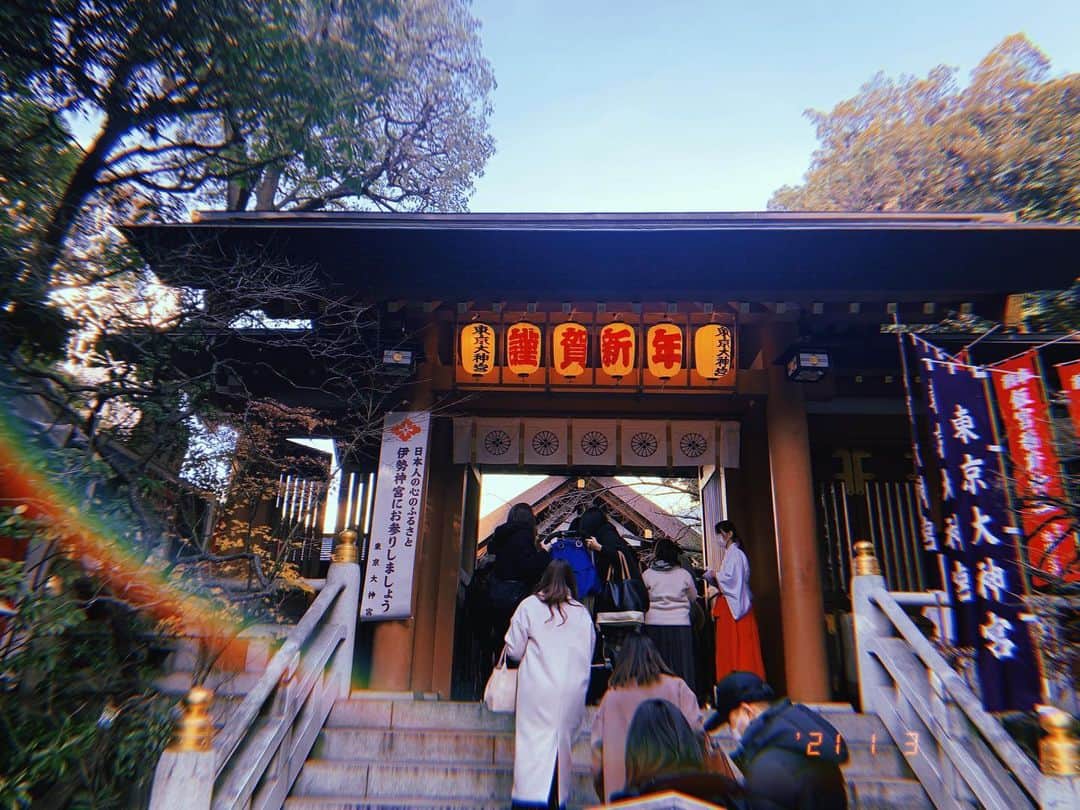 近野莉菜のインスタグラム：「新年明けましておめでとうございます🤍  2021年もどうぞ宜しくお願い致します。  皆様にとって、良き一年になりますように😌✨  初詣は東京大神宮に行って参りました☺️⛩🎍」