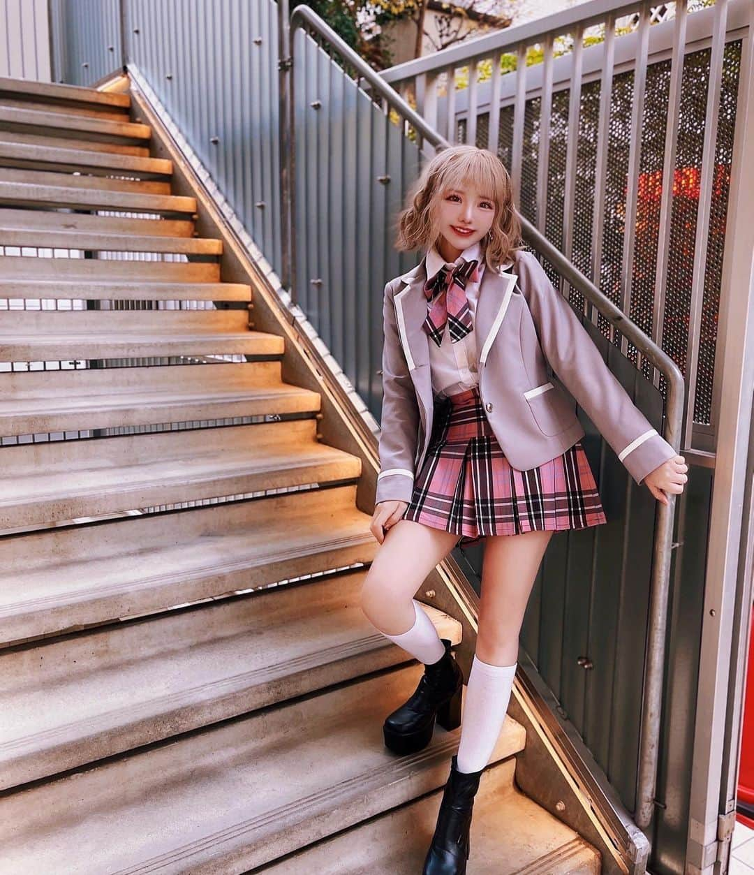 くまくまくまさんのインスタグラム写真 - (くまくまくまInstagram)「・ CHOA原宿校で韓国制服初体験🇰🇷✨✨✨ @choa_japan @choa_plus_project  制服のデザインも色合いも全部可愛すぎる💝💛💜  お店も映え映えで、適当に写真撮るだけで、めちゃ雰囲気出るん♪〜♪〜♪🙌🏻  可愛い写真いっぱい撮れて大満足♪👩‍❤️‍👩  #CHOA#韓国ファッション#韓国コーデ #韓国制服#制服#制服コーデ#インスタ映え#原宿竹下通り#映え#映えスポット#変装#かわいい#可愛い#おそろいコーデ #お揃い」1月3日 14時38分 - dango_kuma