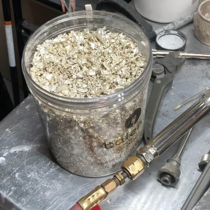 のインスタグラム：「Should I Stamp it, add a Stone or Stars?  Sand-casted a square ingot then twisted one end clock wise and the other counterclockwise.  I’ve seen it done in iron so I thought I’d try it.  Thanks @kennethjohnsonstudio #navajojewelry #scrapsilver #sandcasting」