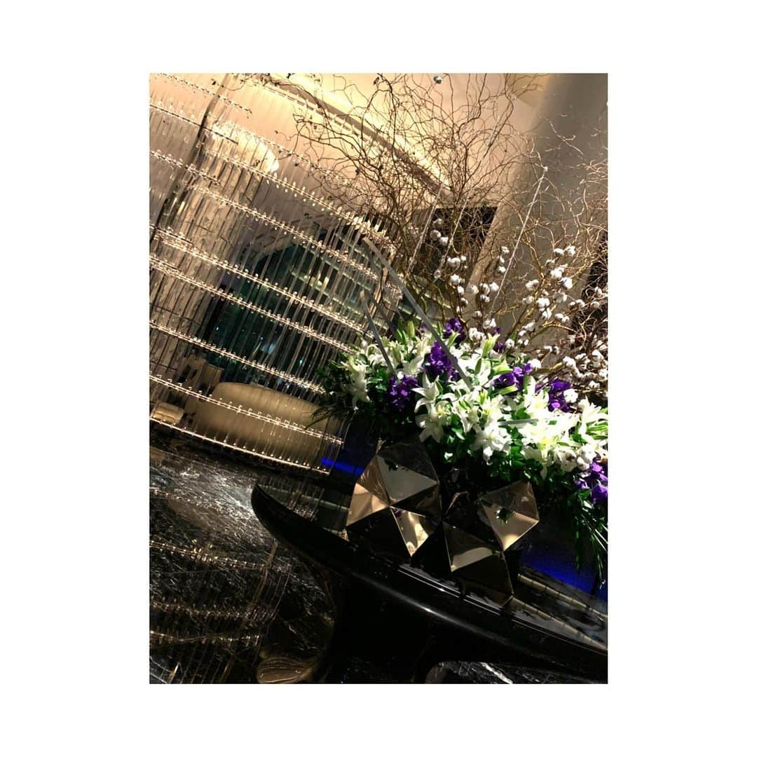 RENAさんのインスタグラム写真 - (RENAInstagram)「・ ・ ・ 今年も運気最強です🪐✨✨ ・ ・ #キャバクラ #キャバ嬢 #ホステス #ホスト #ガールズバー #ボーイズバー #カラオケバー #東京 #歌舞伎町 #六本木 #銀座 #港区 #港区女子 #大阪 #北新地 #ミナミ #名古屋 #錦 #中洲 #静岡 #両替町 #島田 #自撮り女子 #グルメ女子 #japan #japanesegirl #japantravel #japanesefood」1月3日 15時04分 - re_.na_.0312