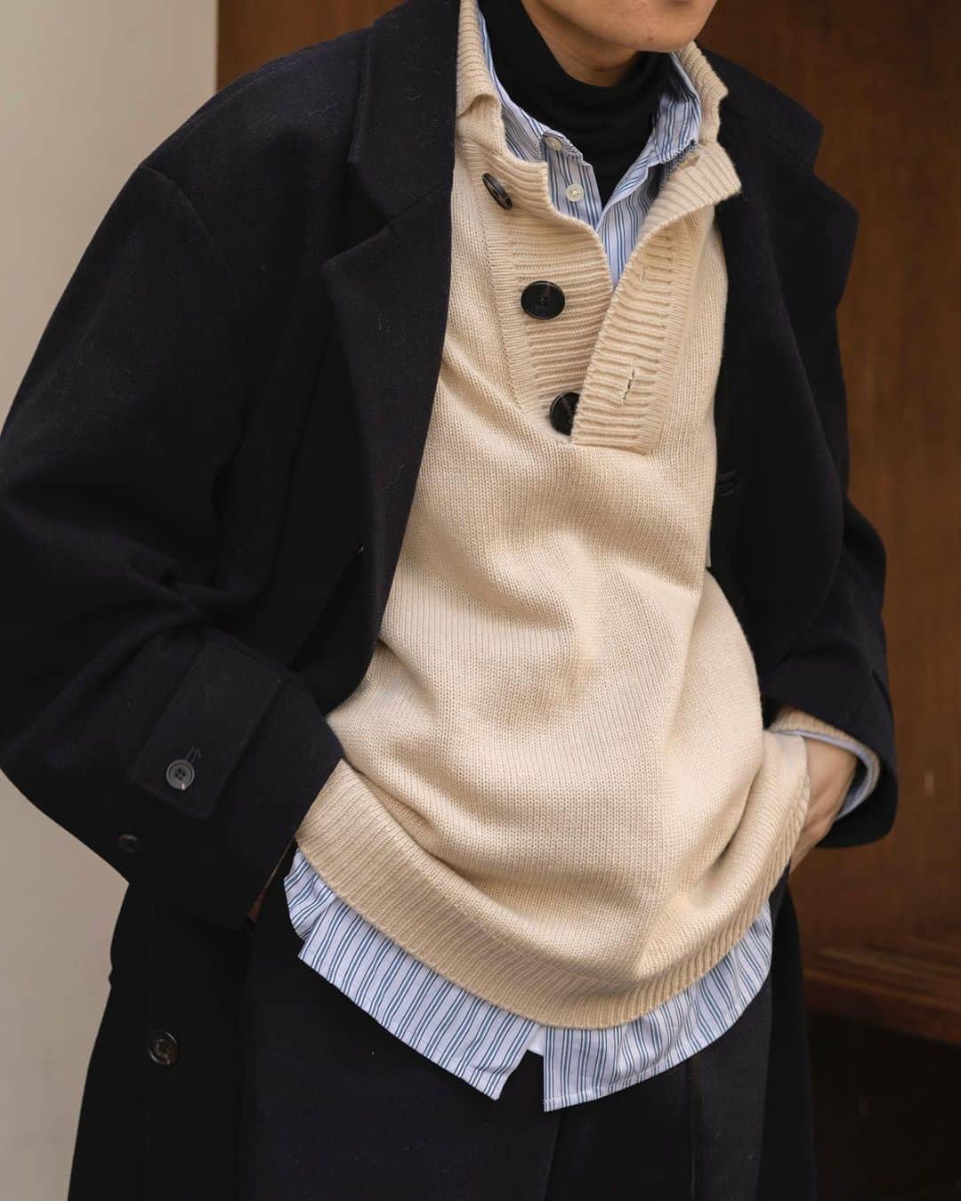Ryoさんのインスタグラム写真 - (RyoInstagram)「ㅤㅤㅤㅤㅤㅤㅤㅤㅤㅤㅤㅤㅤ Layered styling coat:#ssstein knit:#trunkproject shirt:#coda tee:#yoketokyo pants:#urutokyo shoes:#newbalance2002r」1月3日 15時08分 - ryo__takashima
