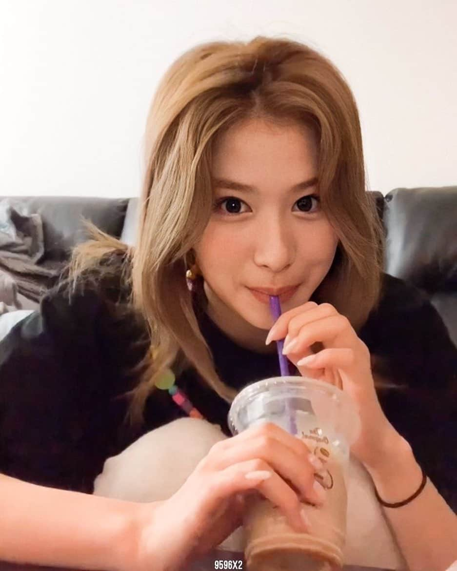 サナさんのインスタグラム写真 - (サナInstagram)「imagine if it was taken from your pov  — : 🐿 ♩ #twice #sana #sanaminatozaki #minatozakisana #사나 #jyp #feelspecial #nosananolife #kpop  [ © owner ]」1月3日 15時13分 - twicesana