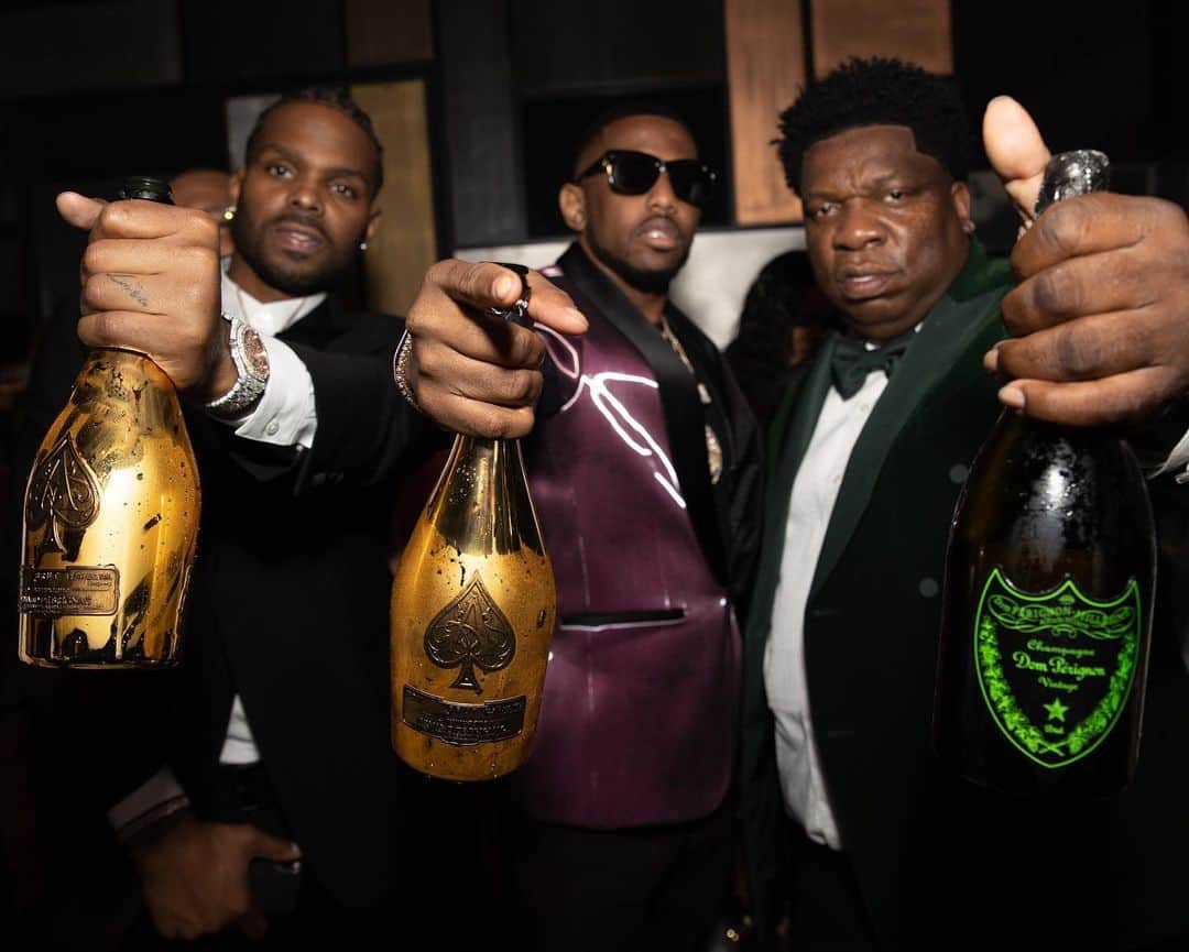 ファボラスさんのインスタグラム写真 - (ファボラスInstagram)「Hating hoes ain’t happy... And happy hoes ain’t hating!! [shot by @drevinciwrks]   #Rácket  #Miami  #NYE.」1月3日 15時14分 - myfabolouslife