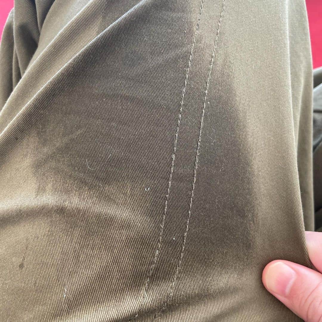 高橋茂雄のインスタグラム：「うどん屋で ズボンに汁を こぼしたよ  思ったことをそのままゆうだけの5.7.5  #575 #紙濡らし #ズボンの汚れ #ふいてみた」