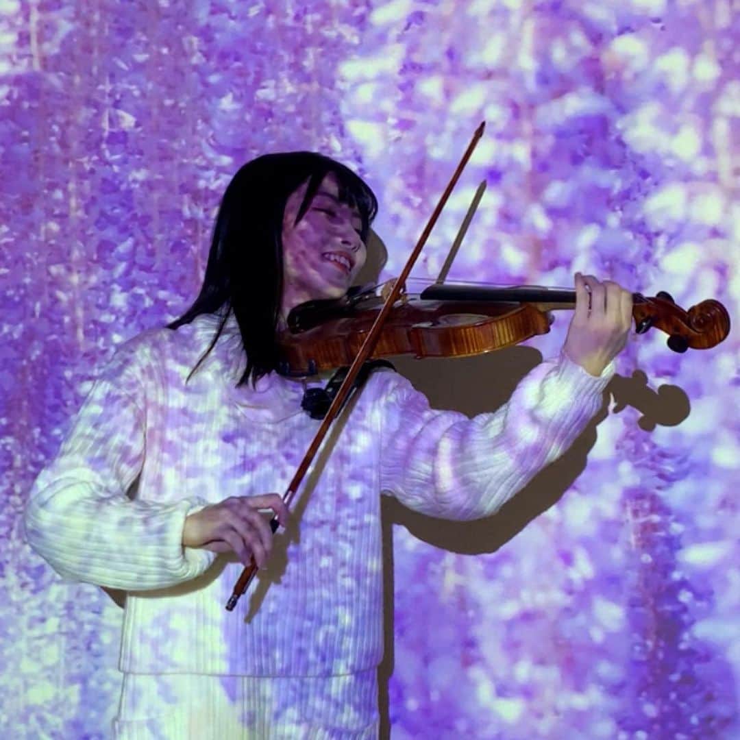 百合香（yurika）のインスタグラム：「竈門炭治郎のうたのプロジェクター撮影 #プロジェクター　#violin #弾いてみた #鬼滅の刃 #アニメ」