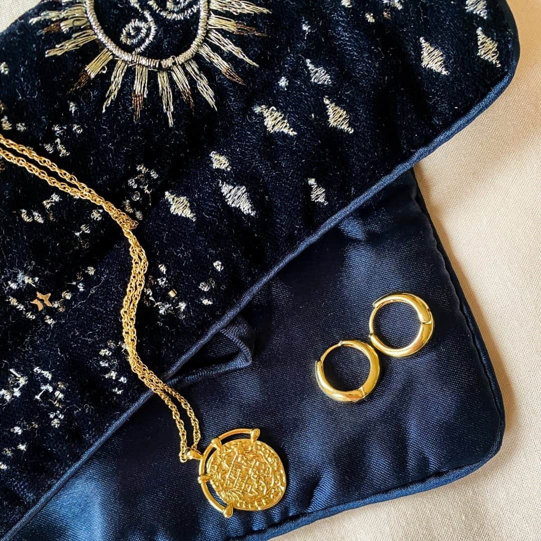 アクセサライズのインスタグラム：「Your jewellery may be the star of the show, but our embellished jewellery roll shines just as bright 🌟  Tap the link in our bio to shop #Accessorize」