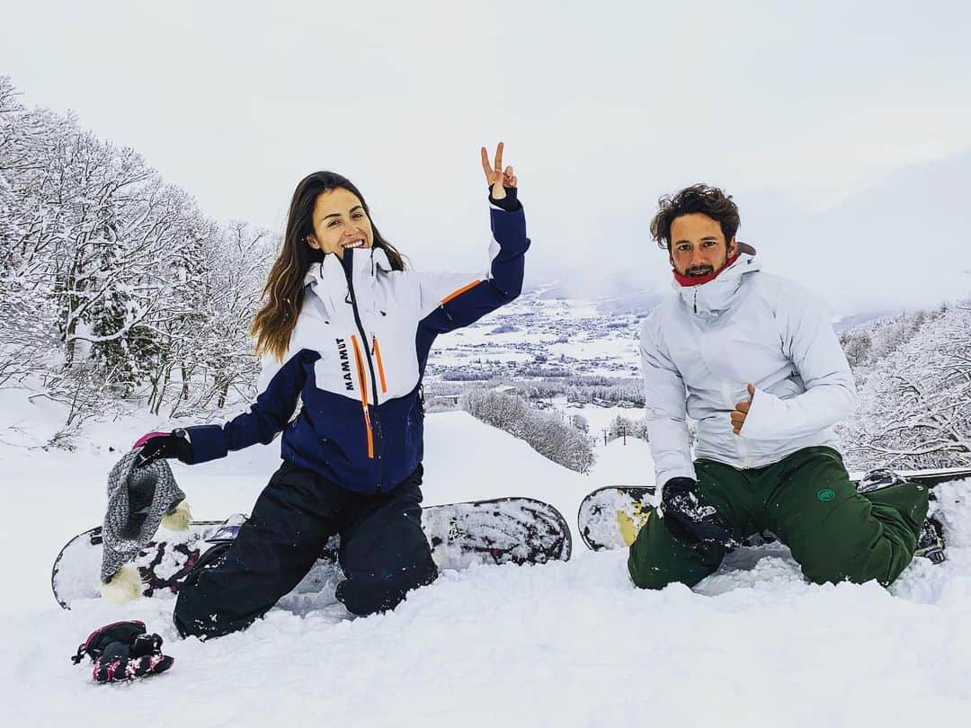 藤井アルダのインスタグラム：「LET THE ADVENTURES BEGIN🤍 Happy new year everyone!!!!!   First mountain of the year❄️⛄️🙌  皆様！明けましておめでとうございます。 今年もよろしくお願いします🙏  #2021  #happynewyear  #snowboarding  #adventure  #mylove」