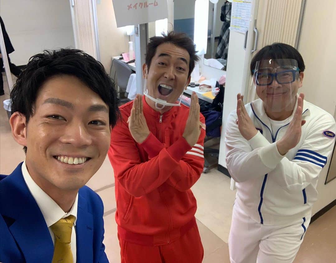 皆川勇気のインスタグラム：「テツandトモさんにお会いして、お年玉まで頂戴しました！  無観客の会場を、お揺らしになっていました！」