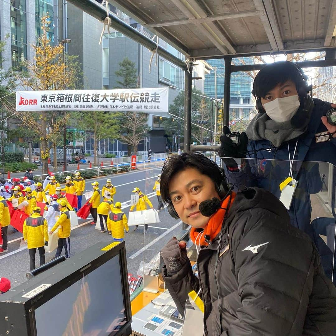 森圭介さんのインスタグラム写真 - (森圭介Instagram)「* 今年も箱根駅伝が無事に終わりました。  この日が来ることを信じて 前を向いて走り続けた選手に ありがとうと伝えたい！  スタート・フィニッシュ実況は初めてだったから めちゃくちゃ緊張したけど楽しかった〜  今夜は、ビール飲んでいいよね？  #箱根駅伝 #箱根  #スタート #フィニッシュ #実況  #サブアナ #大町怜央  #森圭介」1月3日 16時35分 - mori_kei_suke