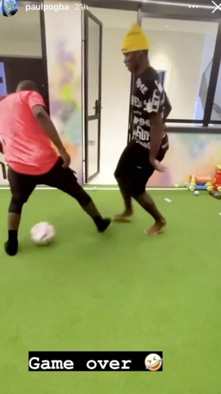 ショーン・ガルニエのインスタグラム：「Should I try the new skill of @paulpogba at the end of the video ? 🔹 Would you find interesting an official 1 vs 1 with a goal keeper between a pro footballer and a street footballer ? 🔹 Dois je essaye le nouveau skills de Pogba à la fin de la vidéo? 🔹 Tu trouverai intéressant un match officiel en 1 vs 1 avec gardien de but entre un joueur de foot pro et un street player pro ?   🎼 @zerr_officiel   #challenge #football #battle #street #pogba #paulpogba #seangarnier #seanfreestyle #urbanballer」