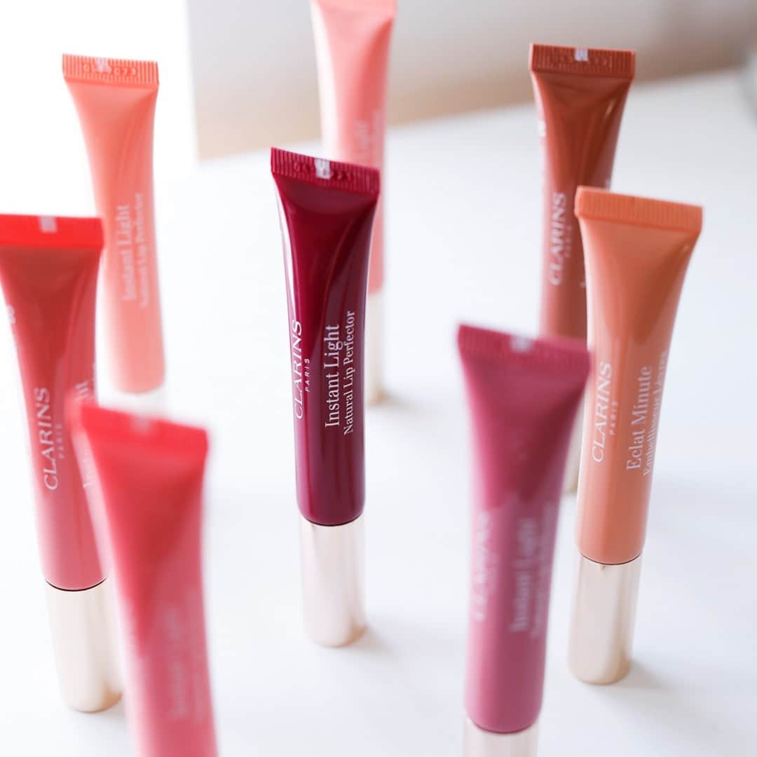 ClarinsUKさんのインスタグラム写真 - (ClarinsUKInstagram)「Do you have a favourite shade in our beloved Natural Lip Perfectors? 💋  Smoothes, softens and visibly plumps lips with Shea Butter, enriched in Vitamin F. Sensorial melting texture glides over lips, and soothes the senses with a delicate vanilla scent.   #ClarinsMakeup #NaturalLipPerfector #Clarins #LipGloss」1月4日 2時30分 - clarinsuk